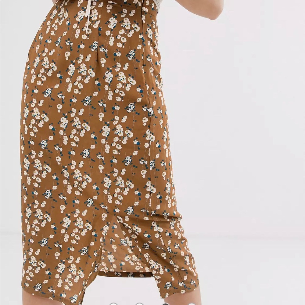 Brown floral print skirt